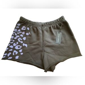 Animal Print 🐾 💜 Design shorts by Spirit Jersey 100% Cotton NWT small